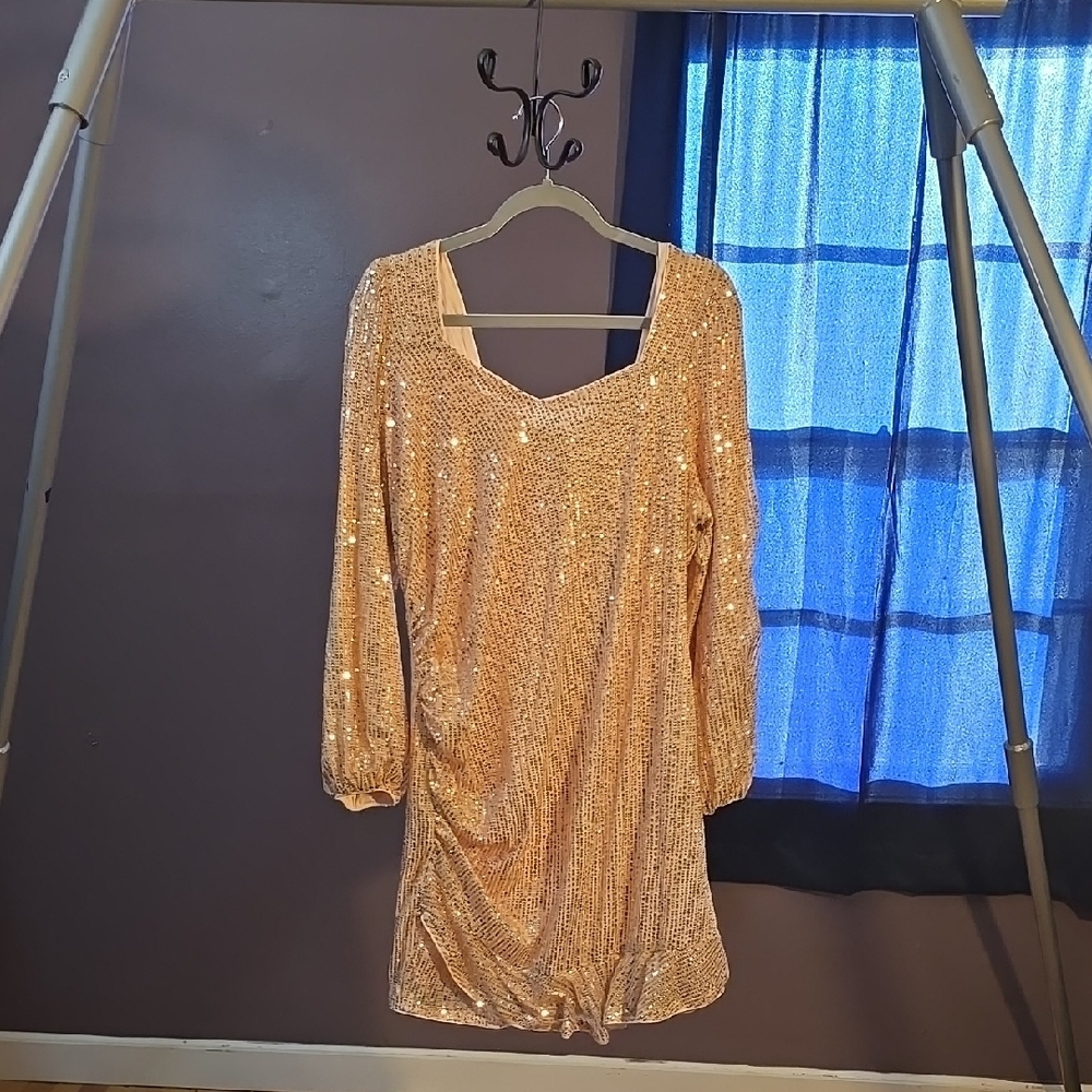 Elegant Gold Sequin Dress